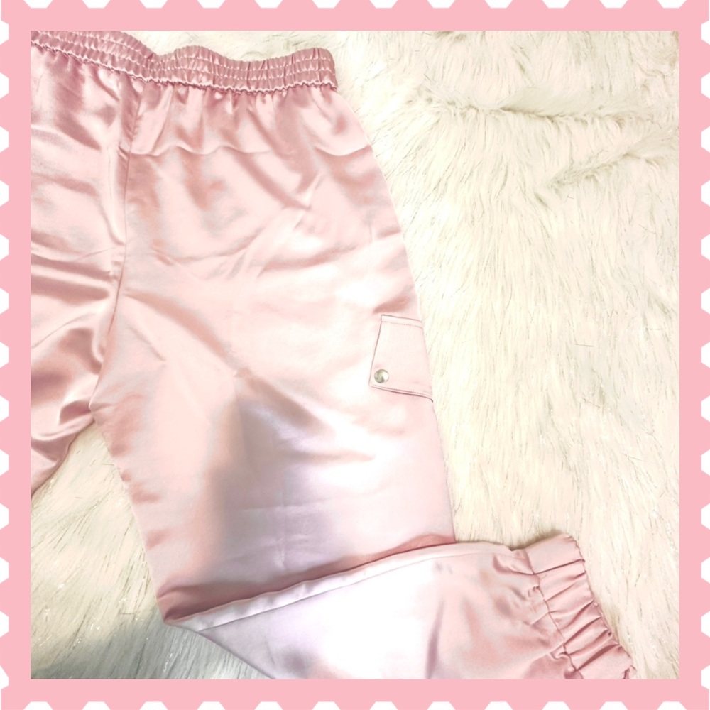 EXPRESS | High Waisted Satin Cargo Jogger Pants Soft Blush Pink NWT - Picture 3 of 5